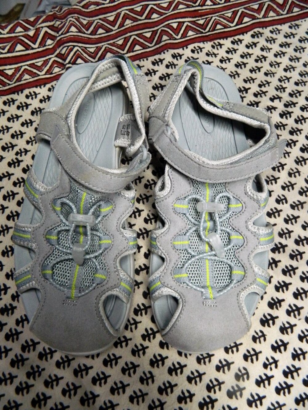 Lands’ End Women’s Adventure Sandals Gray Size 7B Closed Toe Hiking Water Shoes